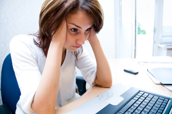 frustrated-woman-at-computer1